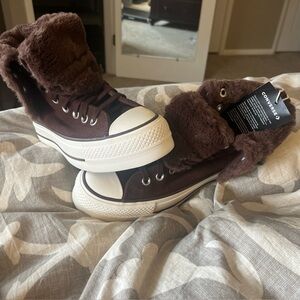 Chuck Taylor All Star Fold-Over Lift Platform XHi Faux Fur Women's Sz 6.5 2025